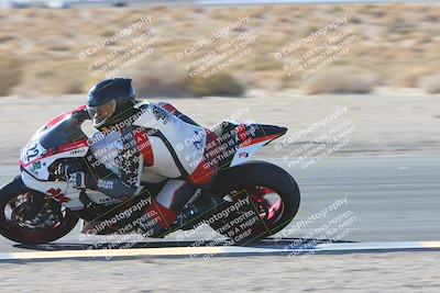 media/Jan-10-2025-CVMA Friday Practice (Fri) [[489e0da257]]/Group 4 and Trackday/Session 2 (Turn 4 Inside)/